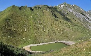 73 Ecco il Corno Branchino e il suo lago...